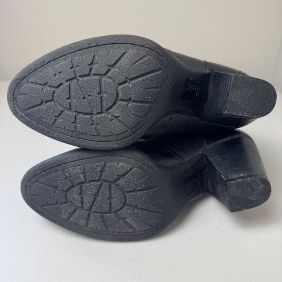 B.O.C Born Concept Leather Bootie Womens Size 9.5 Ankle Chelsea Pull On Heel - Picture 7 of 9